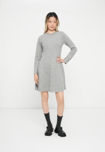 Вязаное платье