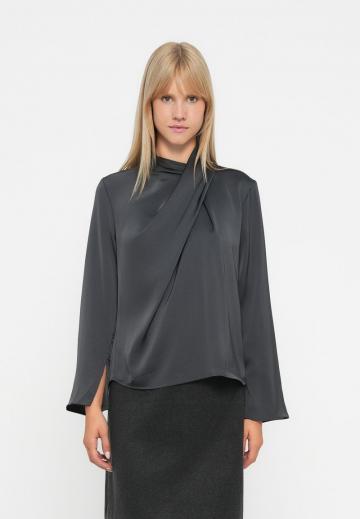 Атласная блузка