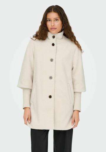 Короткое пальто