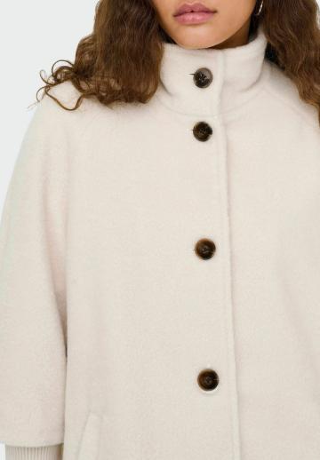 Короткое пальто