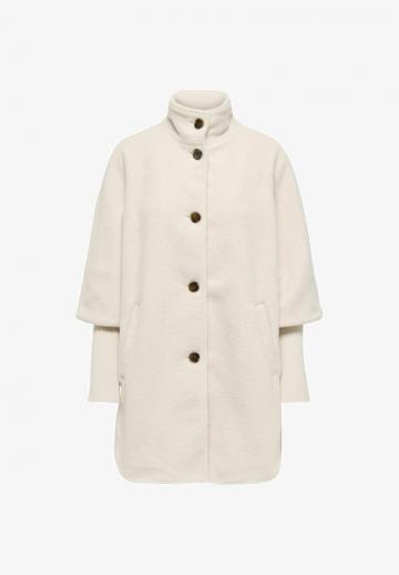 Короткое пальто