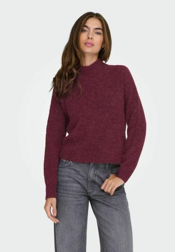 Пуловер в полоску