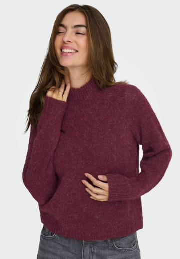 Пуловер в полоску