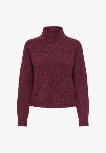 Пуловер в полоску