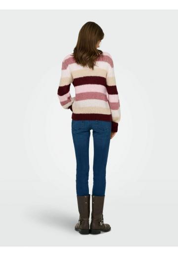 Пуловер в полоску