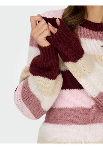 Пуловер в полоску