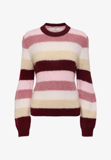 Пуловер в полоску