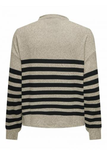 Пуловер в полоску
