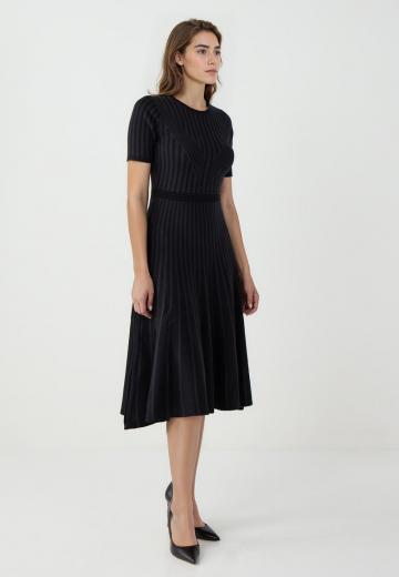 Вязаное платье