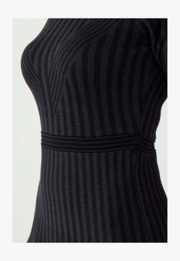 Вязаное платье