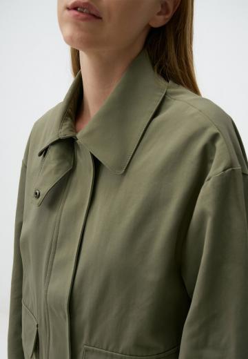 Куртка с накладнымит карманами