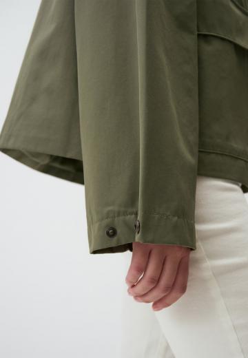 Куртка с накладнымит карманами