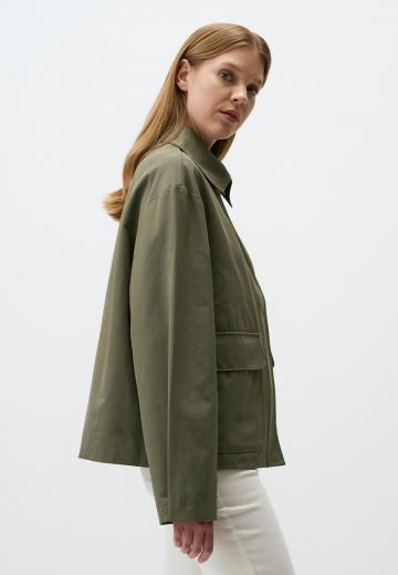 Куртка с накладнымит карманами