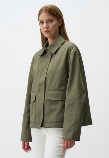 Куртка с накладнымит карманами