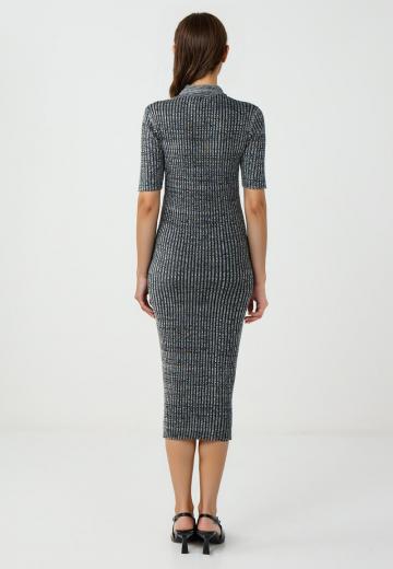 Вязаное платье