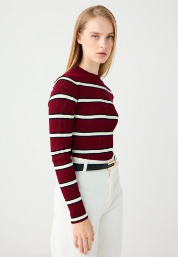 Пуловер в полоску