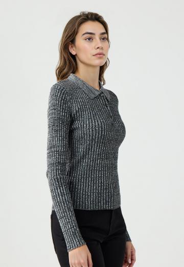 Пуловер с воротником поло