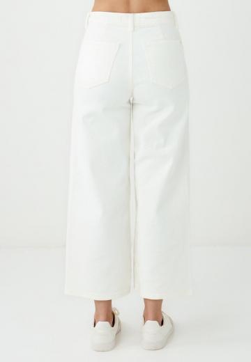 Короткие джинсы