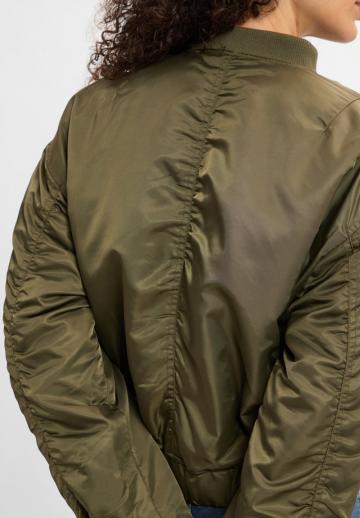 Куртка с накладнымит карманами