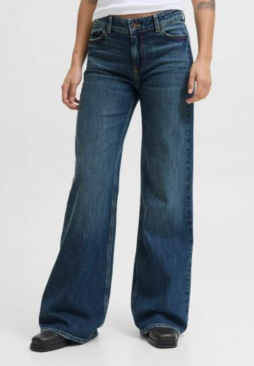 Клешеные джинсы