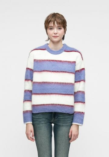 Пуловер в полоску
