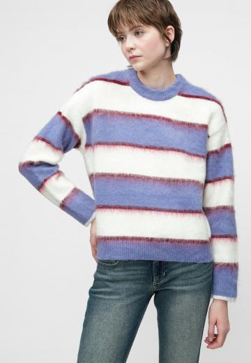 Пуловер в полоску