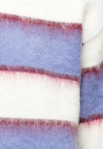 Пуловер в полоску