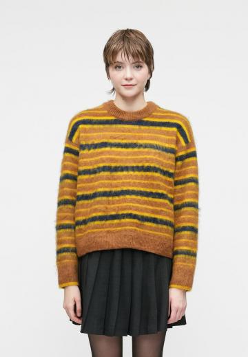 Пуловер в полоску
