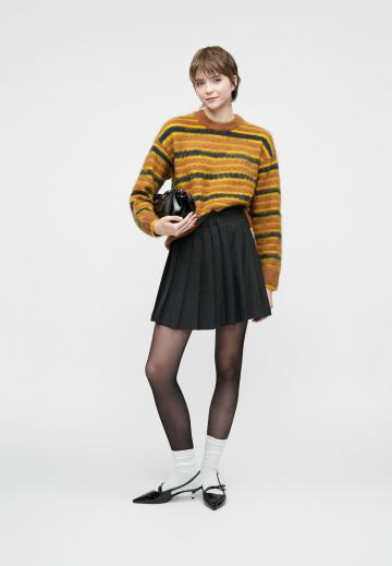 Пуловер в полоску