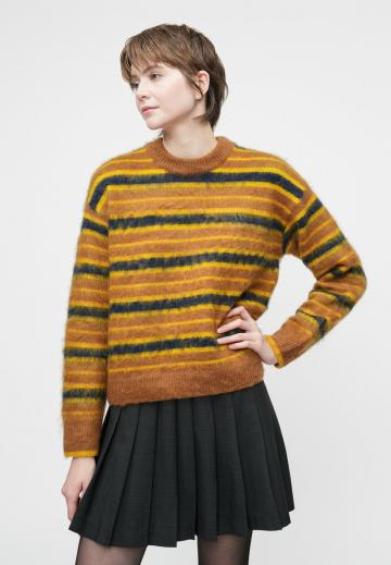 Пуловер в полоску