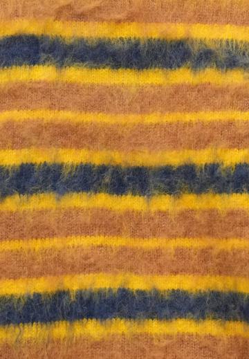 Пуловер в полоску