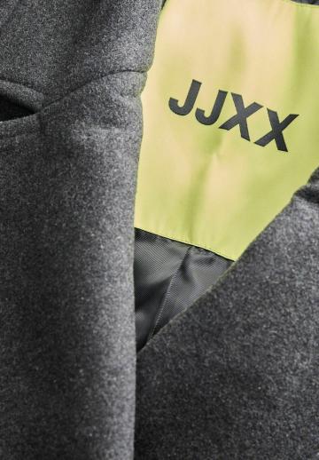 Шерстяное пальто