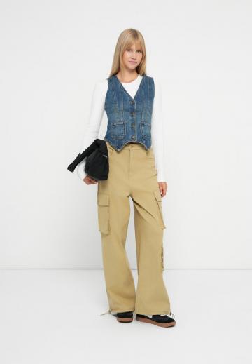 Джинсовая жилетка