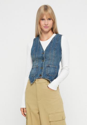 Джинсовая жилетка