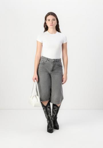 Юбка с накладными карманами