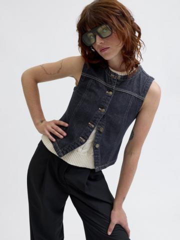 Джинсовая жилетка