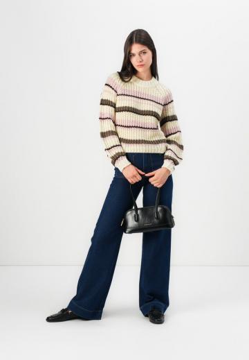 Пуловер в полоску