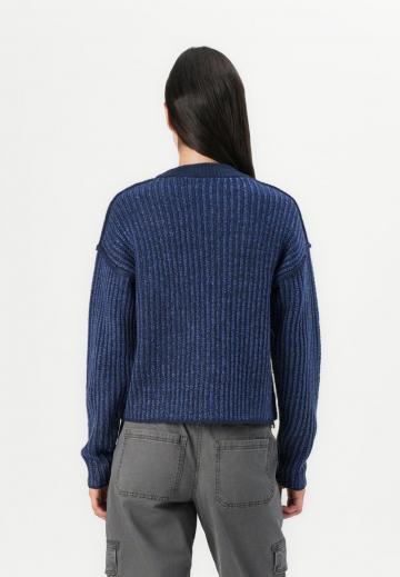Пуловер в полоску