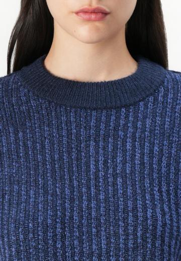 Пуловер в полоску