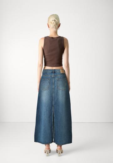 Юбка с накладными карманами