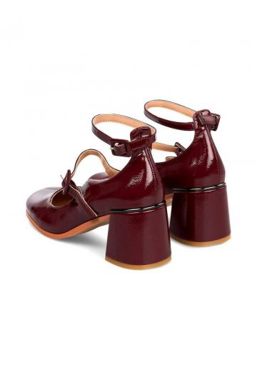 Туфли с высоким носом