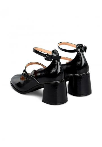 Туфли с ремешком