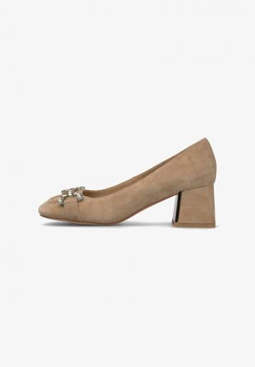 Туфли с высоким носом