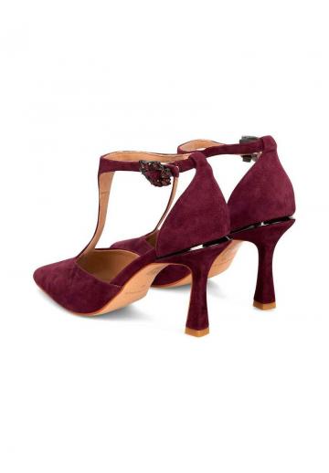 Туфли на высоком каблуке