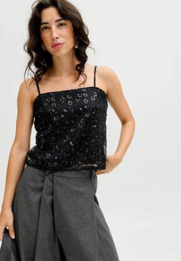 Топ на бретельках