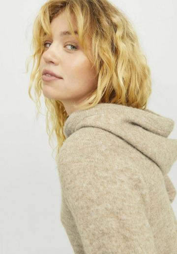 Пуловер с капюшоном