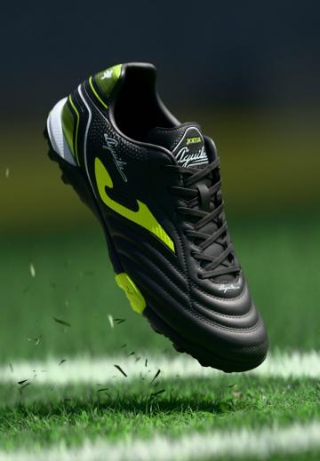 Футбольные бутсы