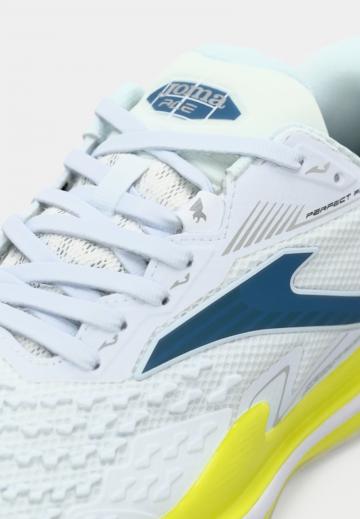 Теннисные кроссовки