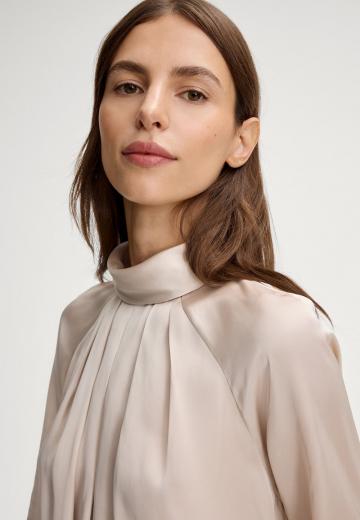 Атласная блузка