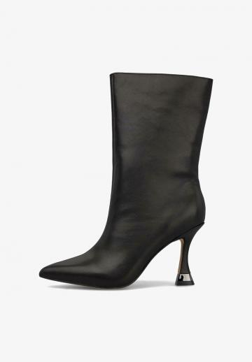 Полусапожки на высоком каблуке